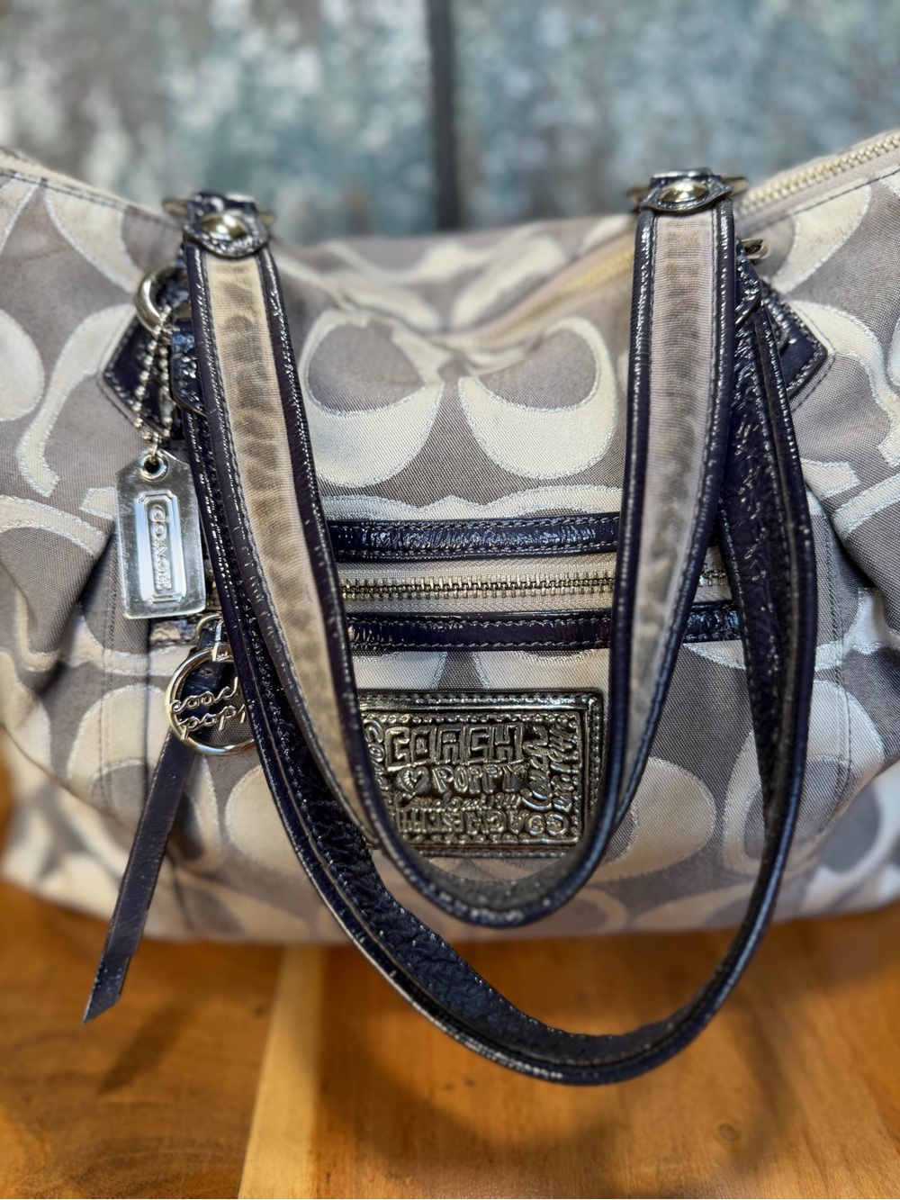 Coach Y2K Glam 2010 Poppy Op Art Tote Gray Silver Navy Patent Leather Fair - Picture 6 of 15